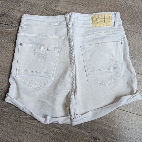 Bershka White Shorts - Picture 3 of 3